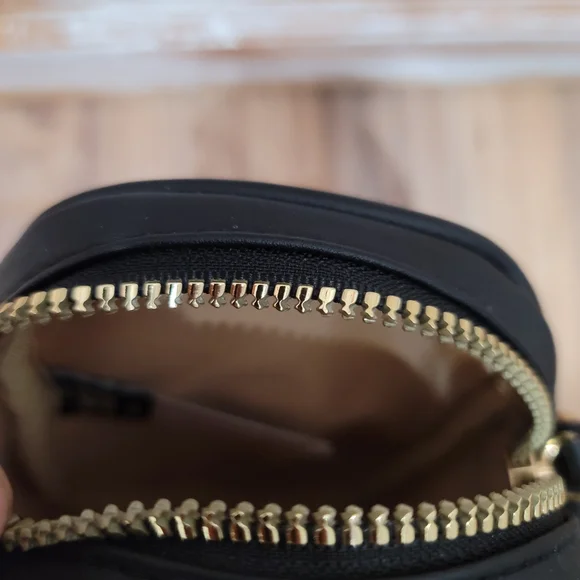 NWT Disney Raffia Mickey Mouse Crossbody - Picture 5 of 10